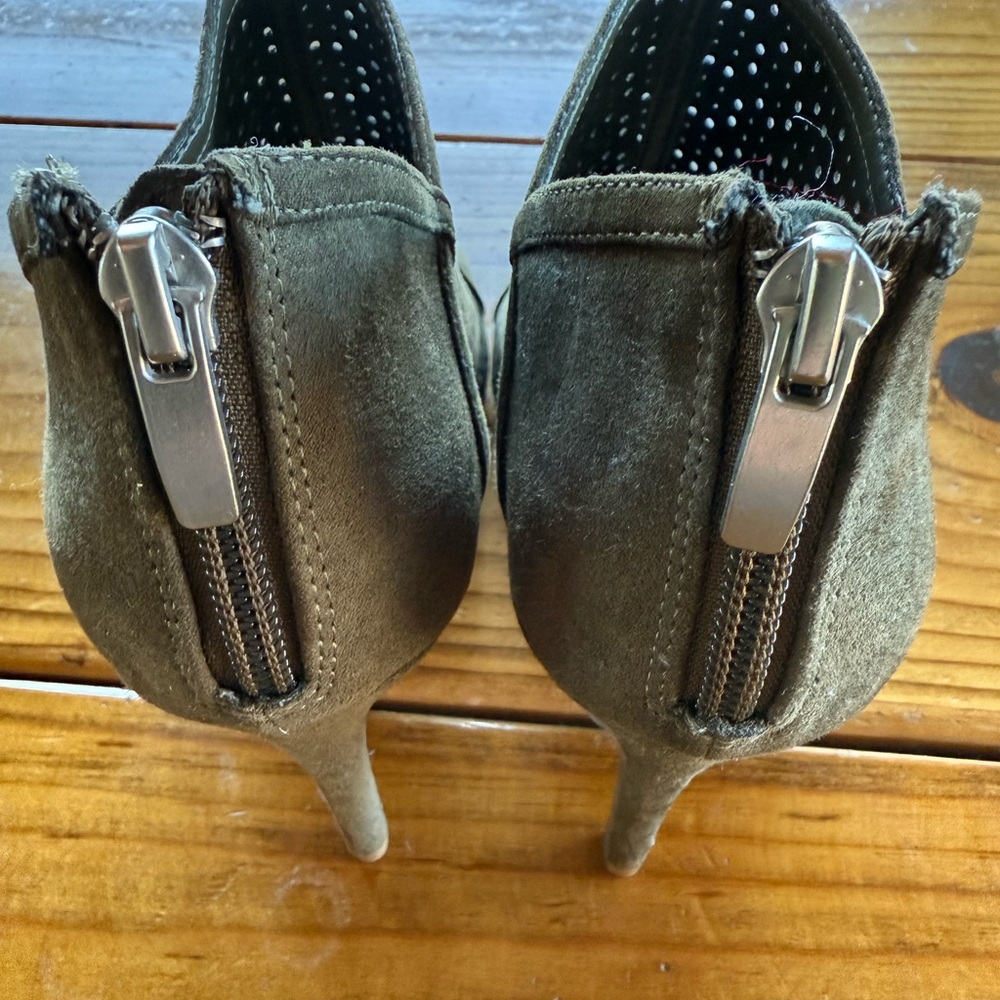 Heels - Picture 5 of 7